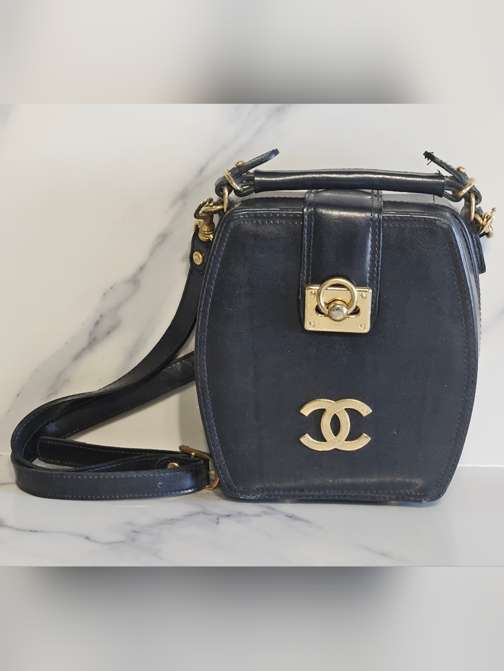 🌟 Iconic Black CC  Sculpted Box Bag